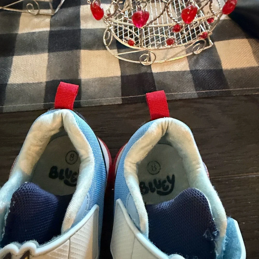 Toddler Bluey light up shoes size 8